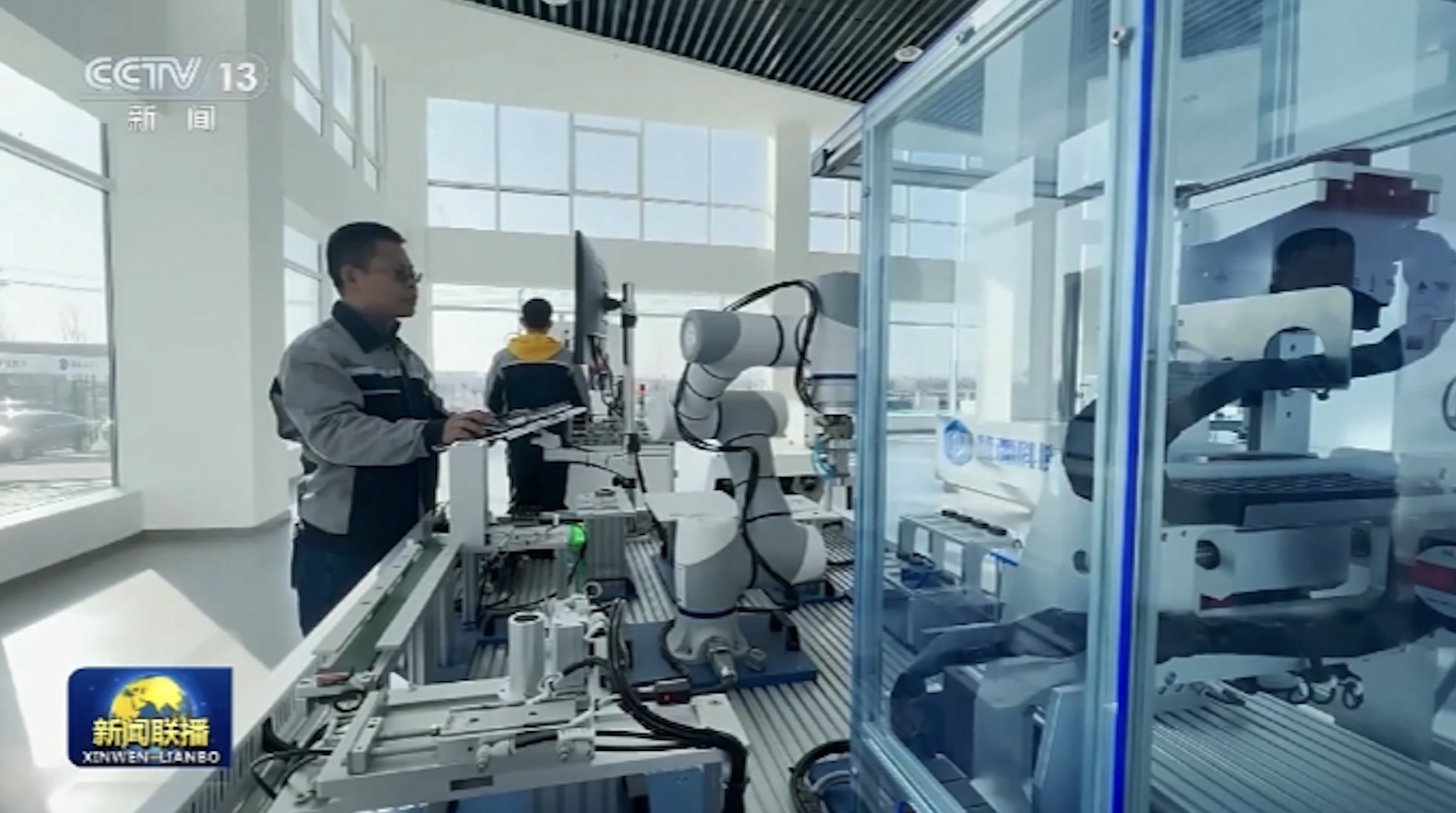 越疆機器人,越疆,越疆科技,AI機器人,咖啡機器人,X-Trainer,具身智能,人形機器人-越疆協作機器人再登央視新聞聯播，為新型工業化發展注入強勁動力