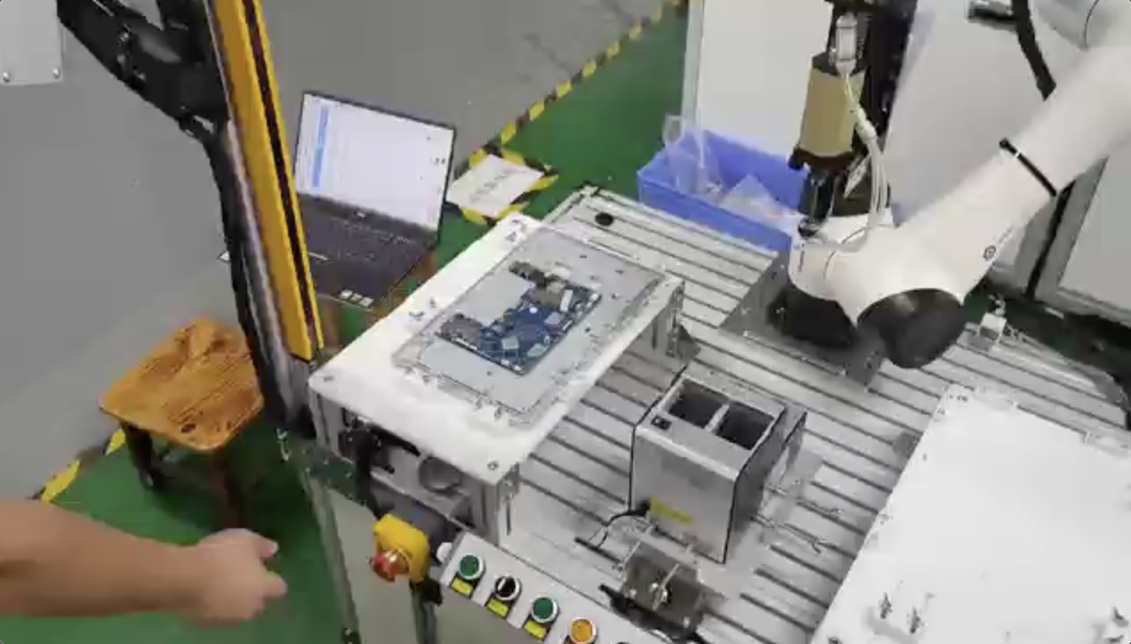 越疆協作機械臂,協作機器人,協作機器人應用,越疆機器人,具身智能,人形機器人,Atom,具身智能機器人運動會,人機交互,靈巧操作,直膝行走,協作機器人,工業機器人,智能控制優秀獎,神經驅動操作系統-越疆機器人CR3：簡化制造業螺絲鎖付的利器