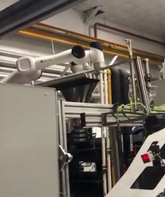 協作機器人,人機協作機器人,越疆協作機器人,越疆行業解決方案,越疆行業應用,汽車行業應用,3C 行業應用,金屬加工行業應用,化工行業應用,醫療行業應用,視頻飲料行業應用,新零售行業應用、化工